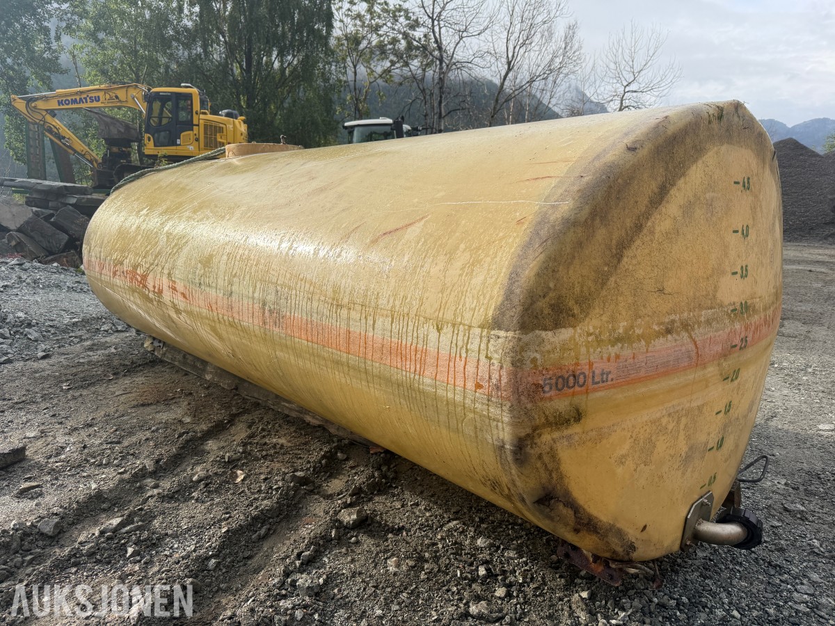Glassfibertank med kapasitet på 5.000 liter