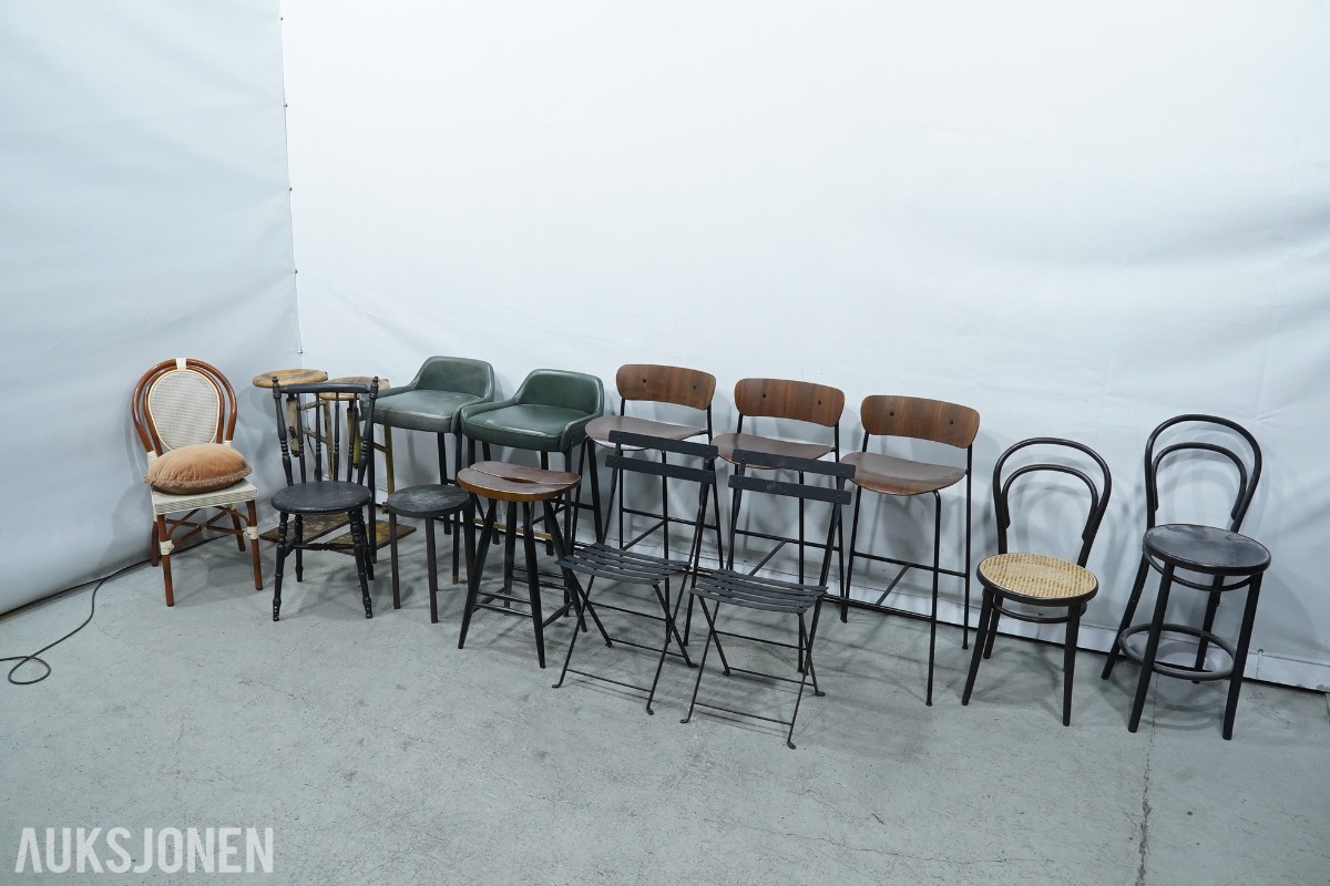 Parti med stoler og barstoler – TON, Contral, Artek m.fll