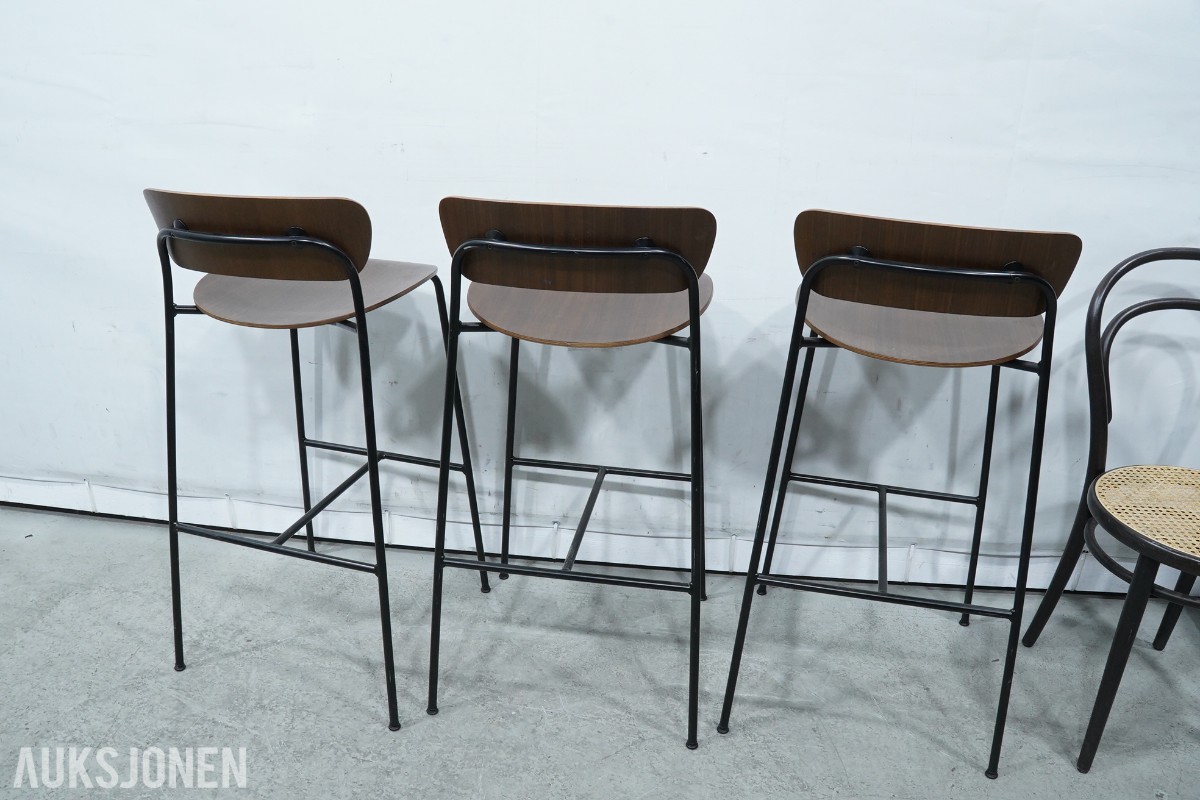 Parti med stoler og barstoler – TON, Contral, Artek m.fll