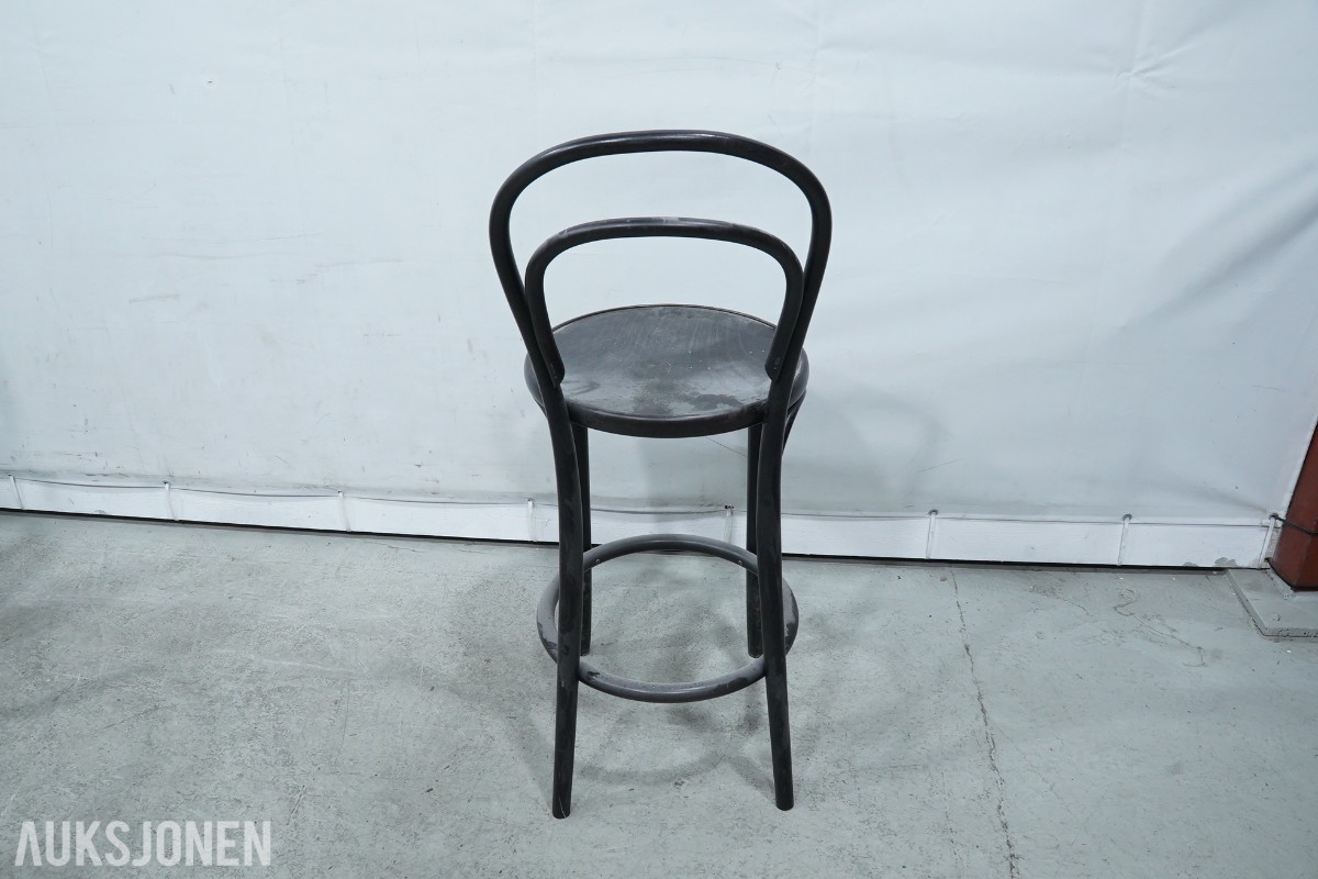 Parti med stoler og barstoler – TON, Contral, Artek m.fll