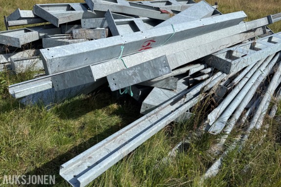 Demontert hall uten duk