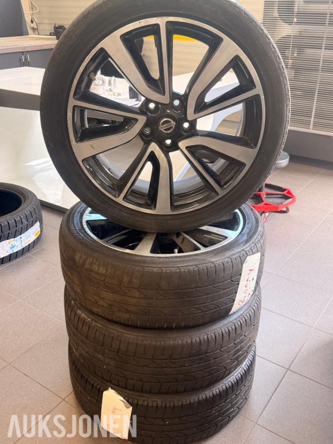 Nissan  19" Felger med dek