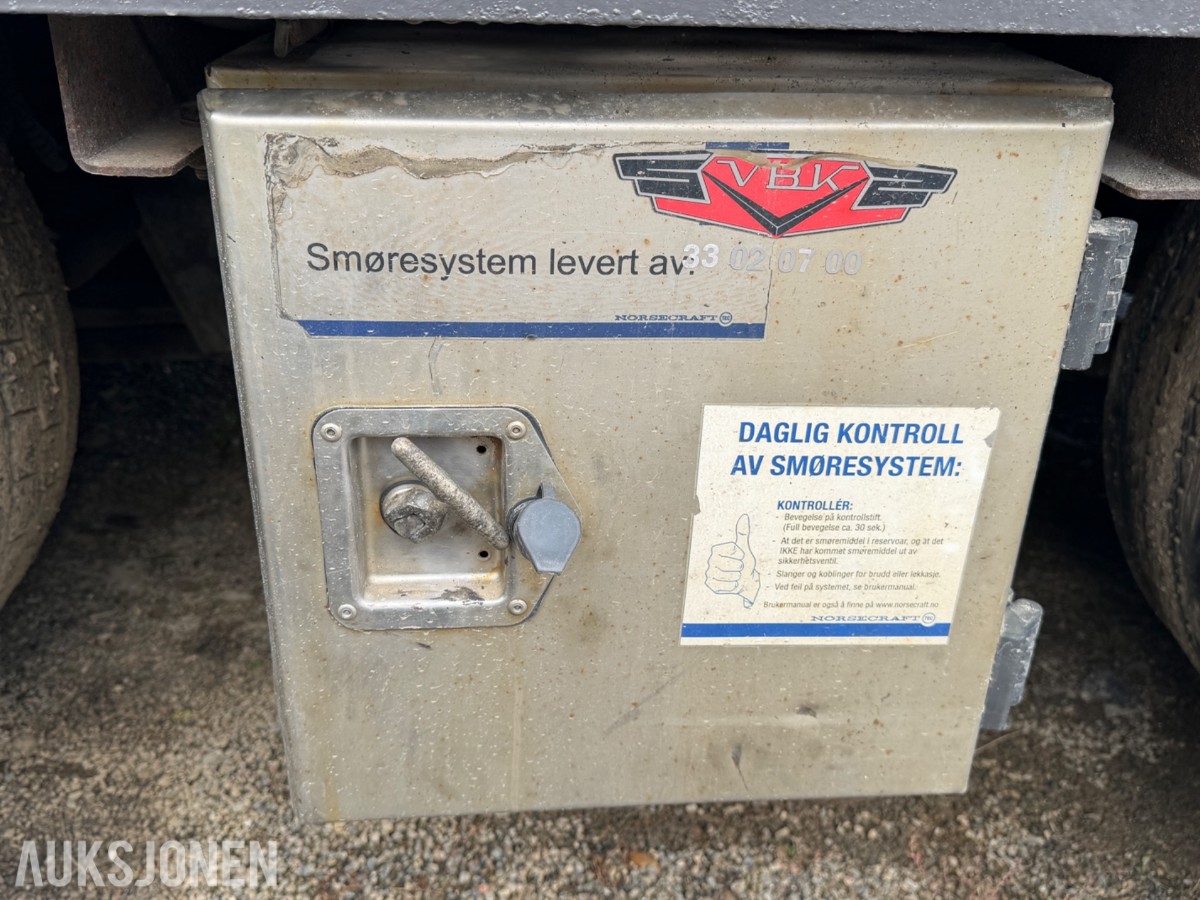 2015 CARNEHL, 4-AKSLET MASKINSEMITRAILER, UTTREKK, SENTRALSMØRING, WABCO, NETTOPP EU GODKJENT