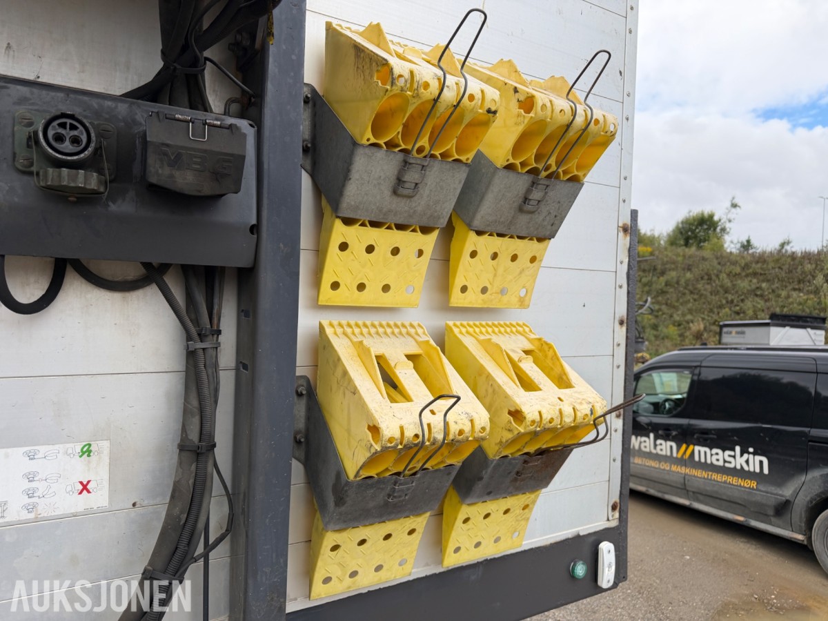 2015 CARNEHL, 4-AKSLET MASKINSEMITRAILER, UTTREKK, SENTRALSMØRING, WABCO, NETTOPP EU GODKJENT