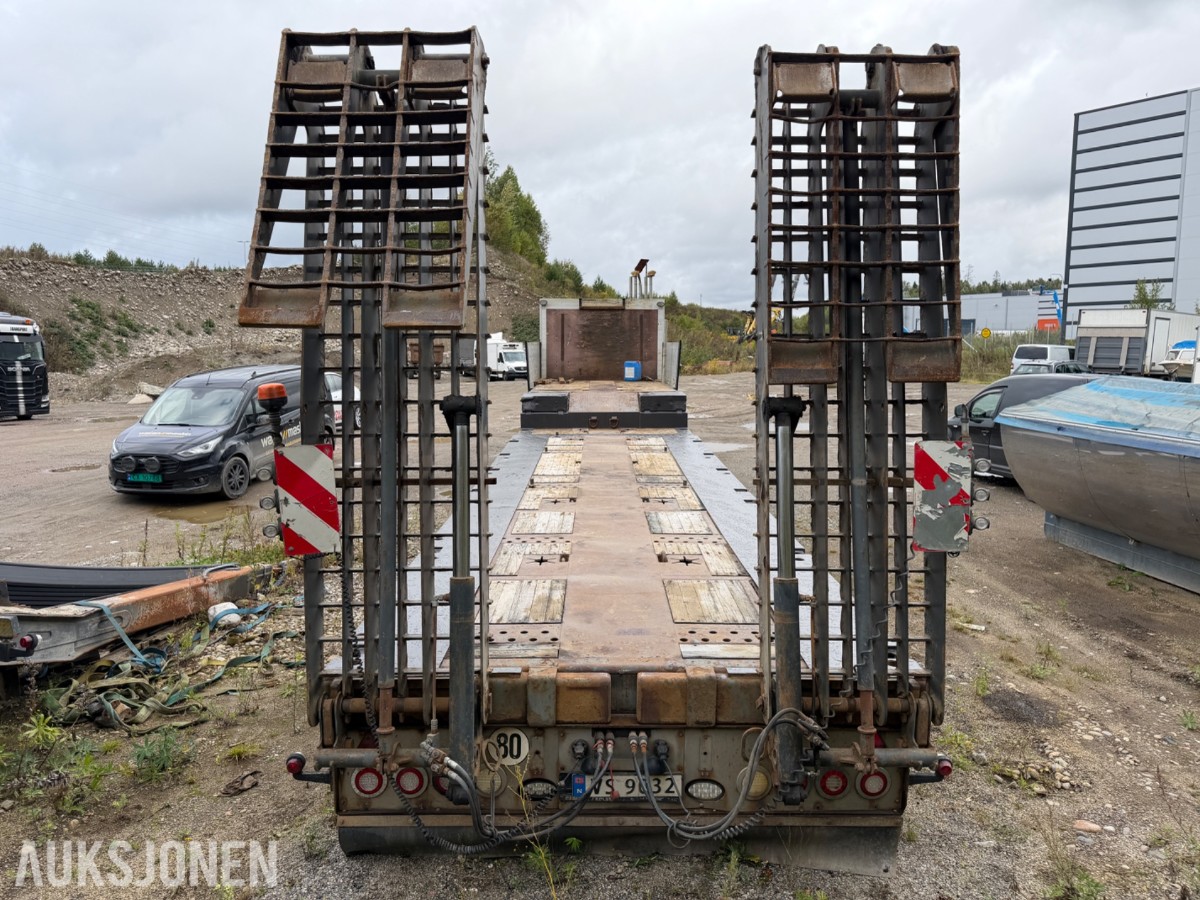 2015 CARNEHL, 4-AKSLET MASKINSEMITRAILER, UTTREKK, SENTRALSMØRING, WABCO, NETTOPP EU GODKJENT