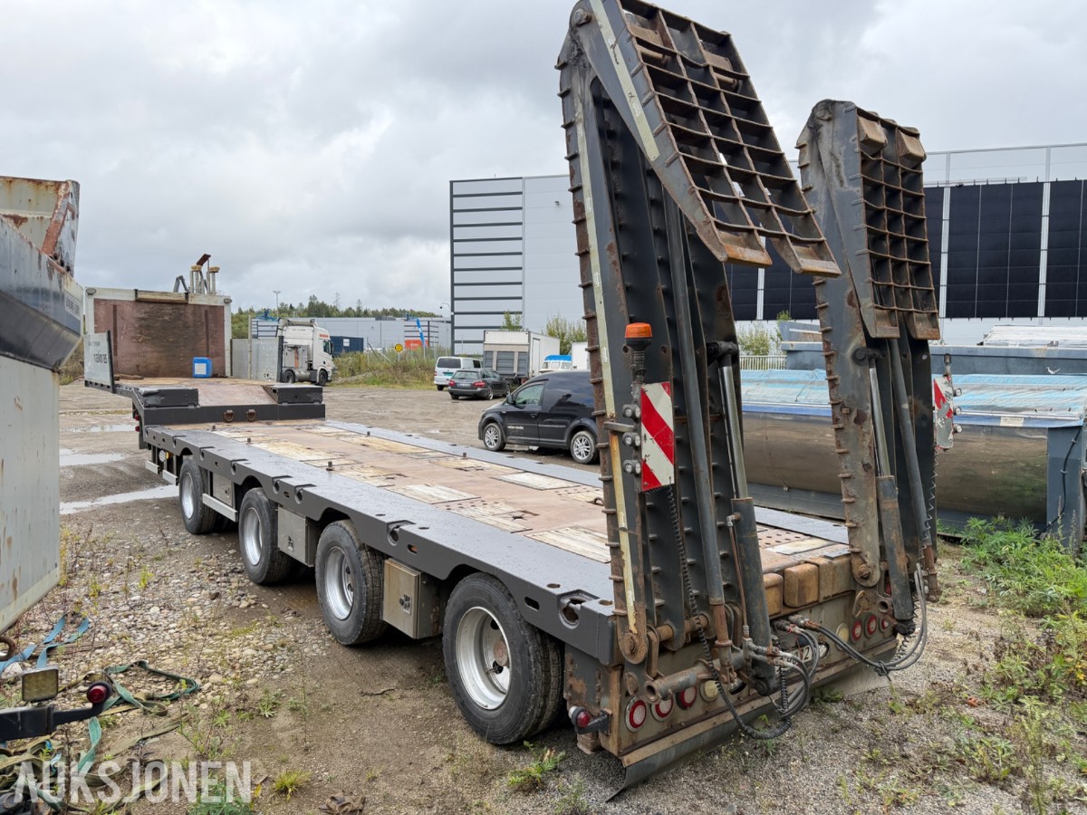 2015 CARNEHL, 4-AKSLET MASKINSEMITRAILER, UTTREKK, SENTRALSMØRING, WABCO, NETTOPP EU GODKJENT