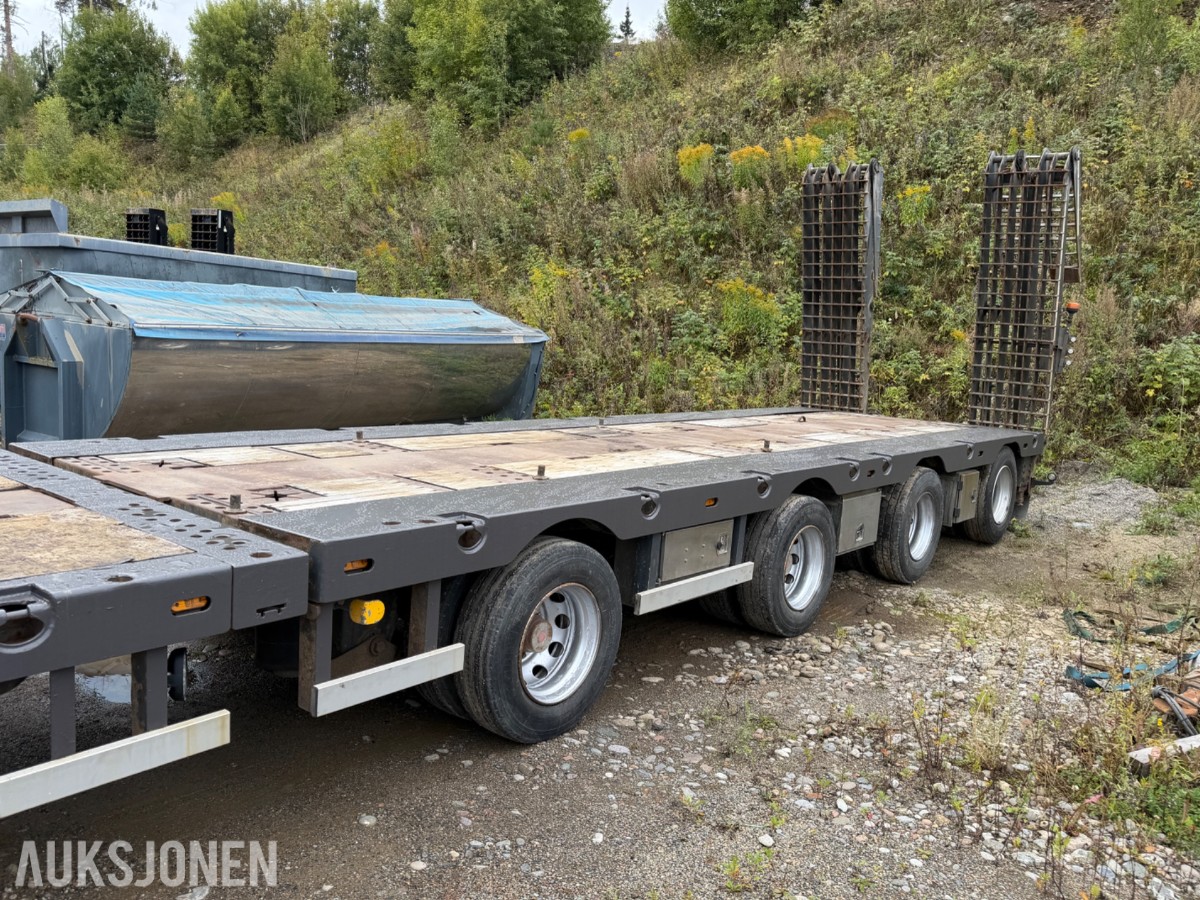 2015 CARNEHL, 4-AKSLET MASKINSEMITRAILER, UTTREKK, SENTRALSMØRING, WABCO, NETTOPP EU GODKJENT