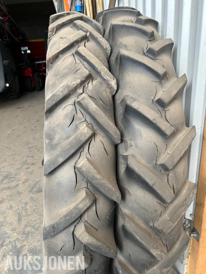 Michelin Bibagrip TRAKTORDEKK - stått på en Ford 4000 1975mod