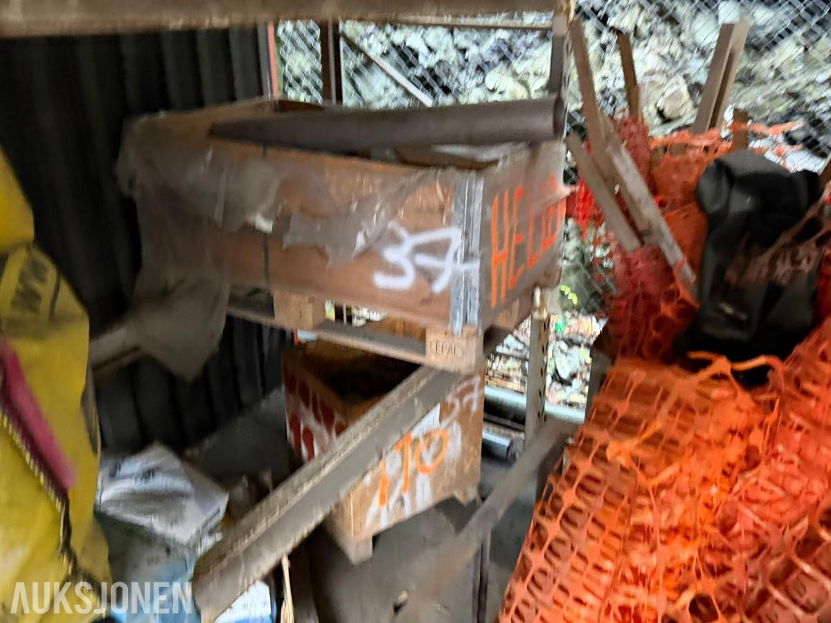 Parti anleggsutstyr, kjetting, kabler og byggeplassmateriell