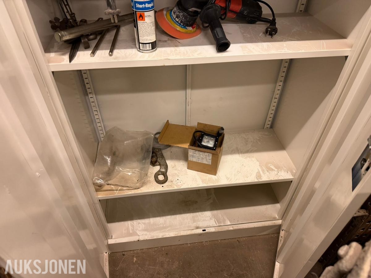 Rom med verktøy, deler og utstyr