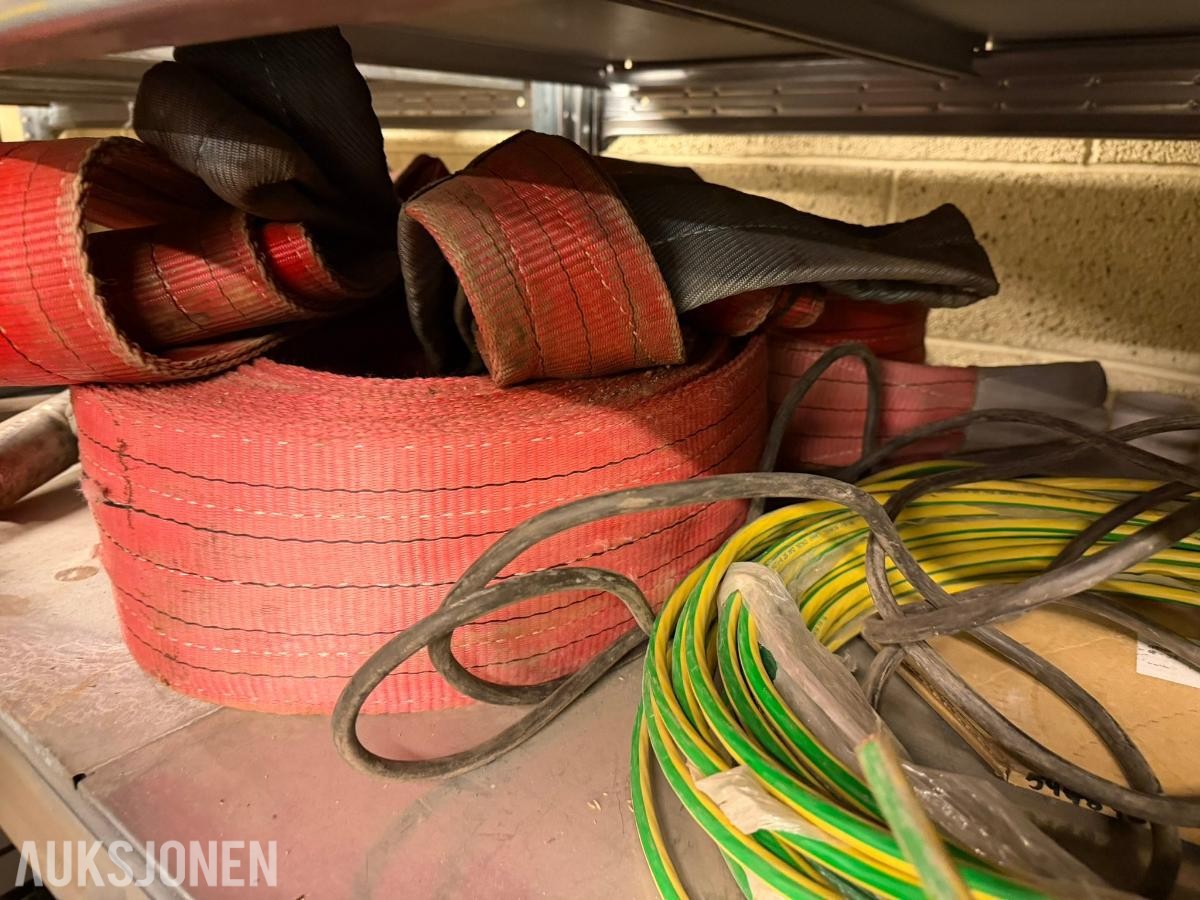 Rom med verktøy, deler og utstyr