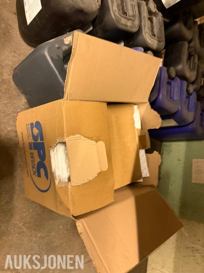 Rom med verktøy, deler og utstyr