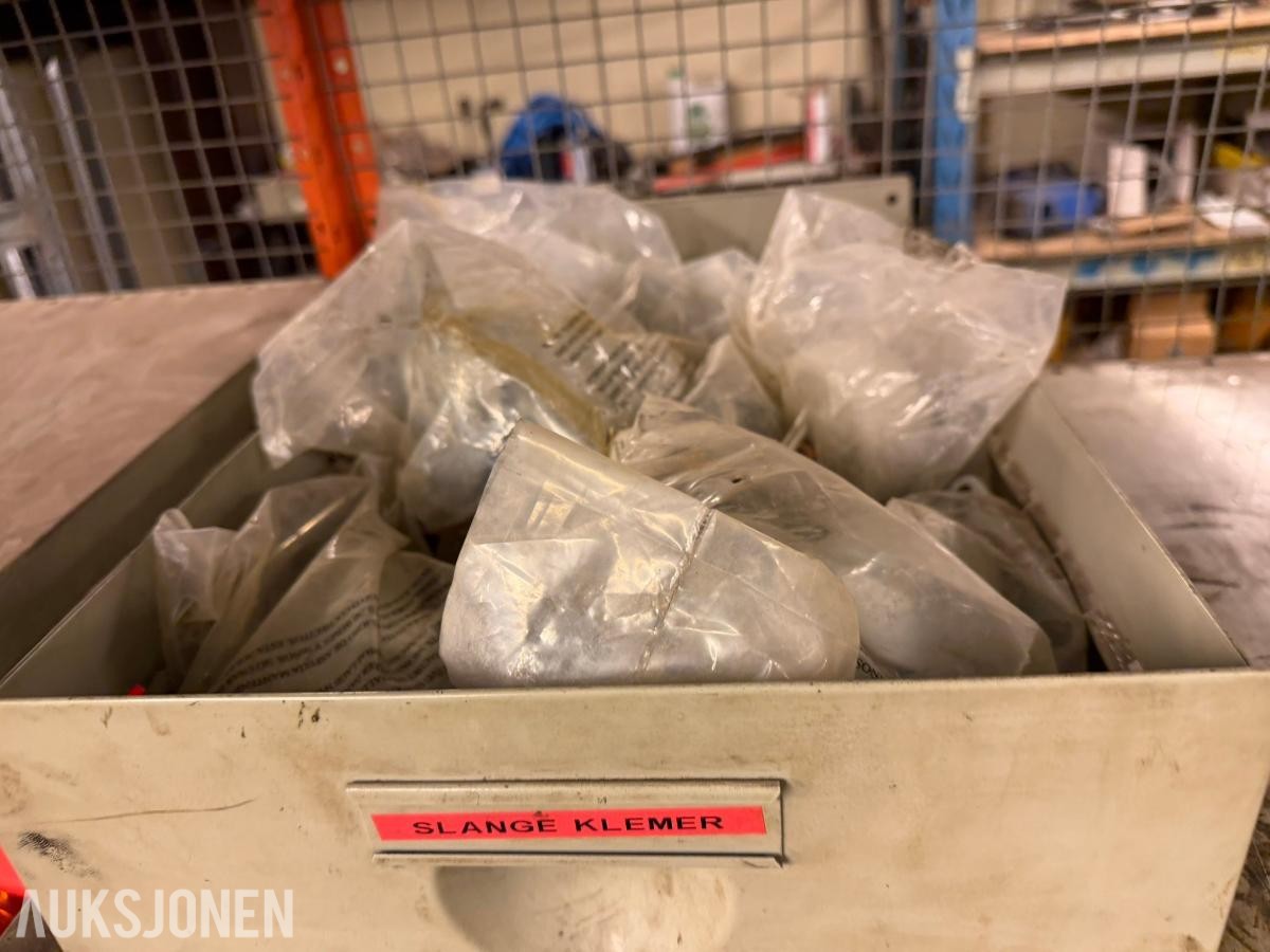 Rom med verktøy, deler og utstyr