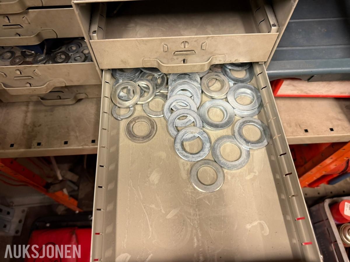 Rom med verktøy, deler og utstyr