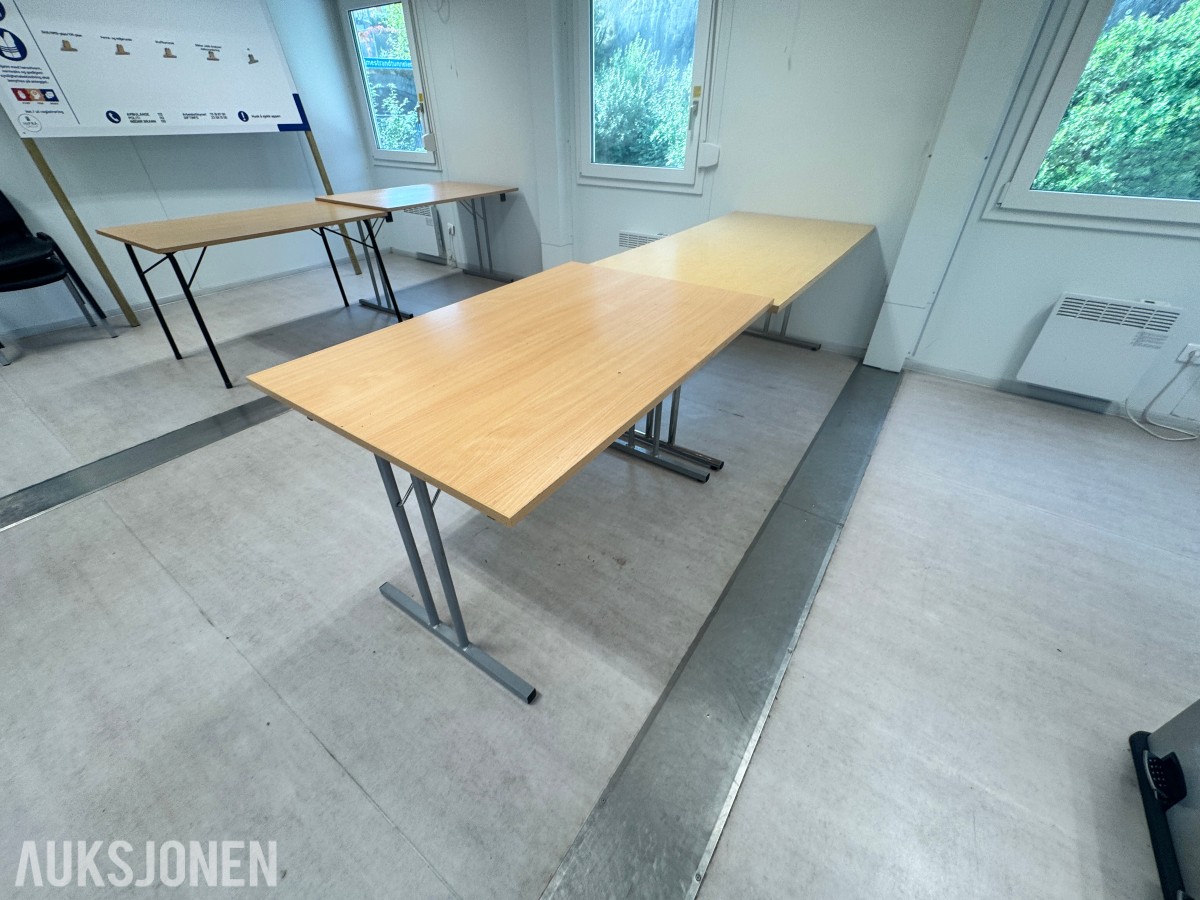 Stort parti kontorutstyr pulter/bord/kontorstoler/kantinestoler