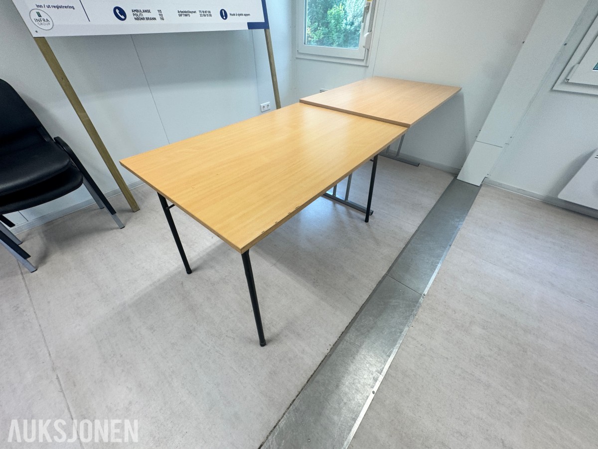 Stort parti kontorutstyr pulter/bord/kontorstoler/kantinestoler