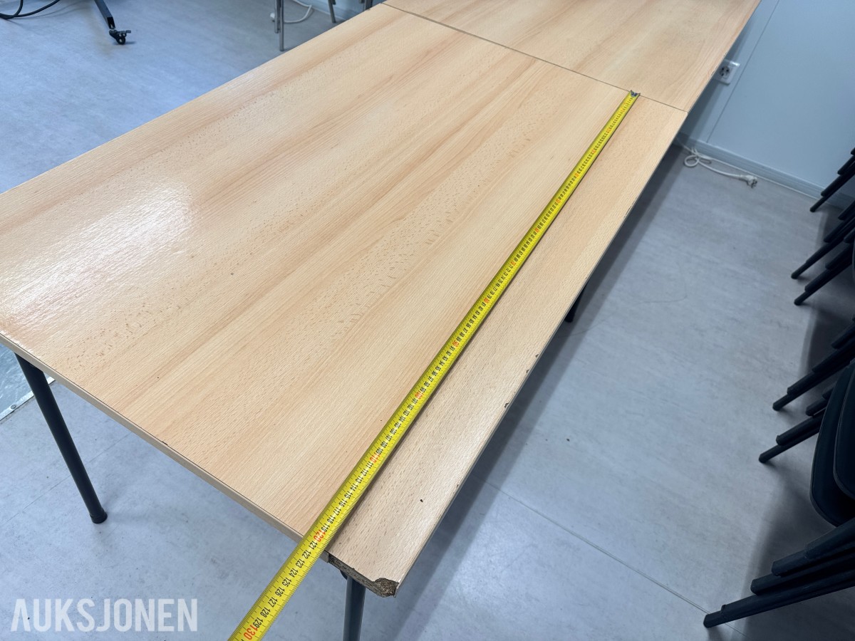 Stort parti kontorutstyr pulter/bord/kontorstoler/kantinestoler
