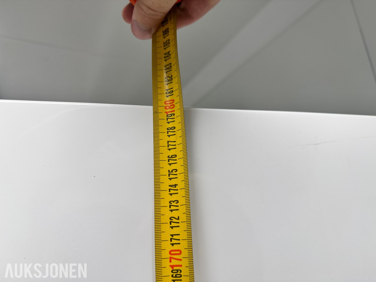 Stort parti kontorutstyr pulter/bord/kontorstoler/kantinestoler