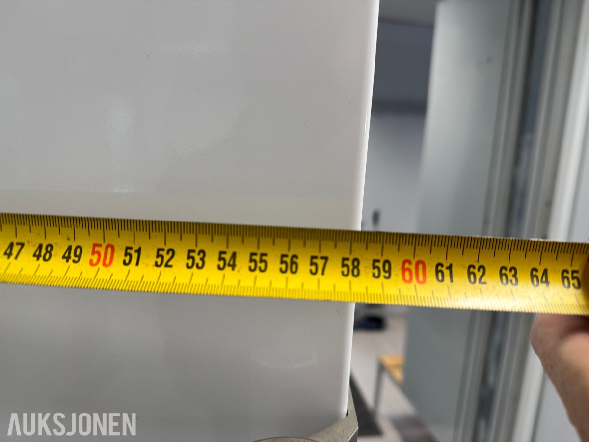 Stort parti kontorutstyr pulter/bord/kontorstoler/kantinestoler