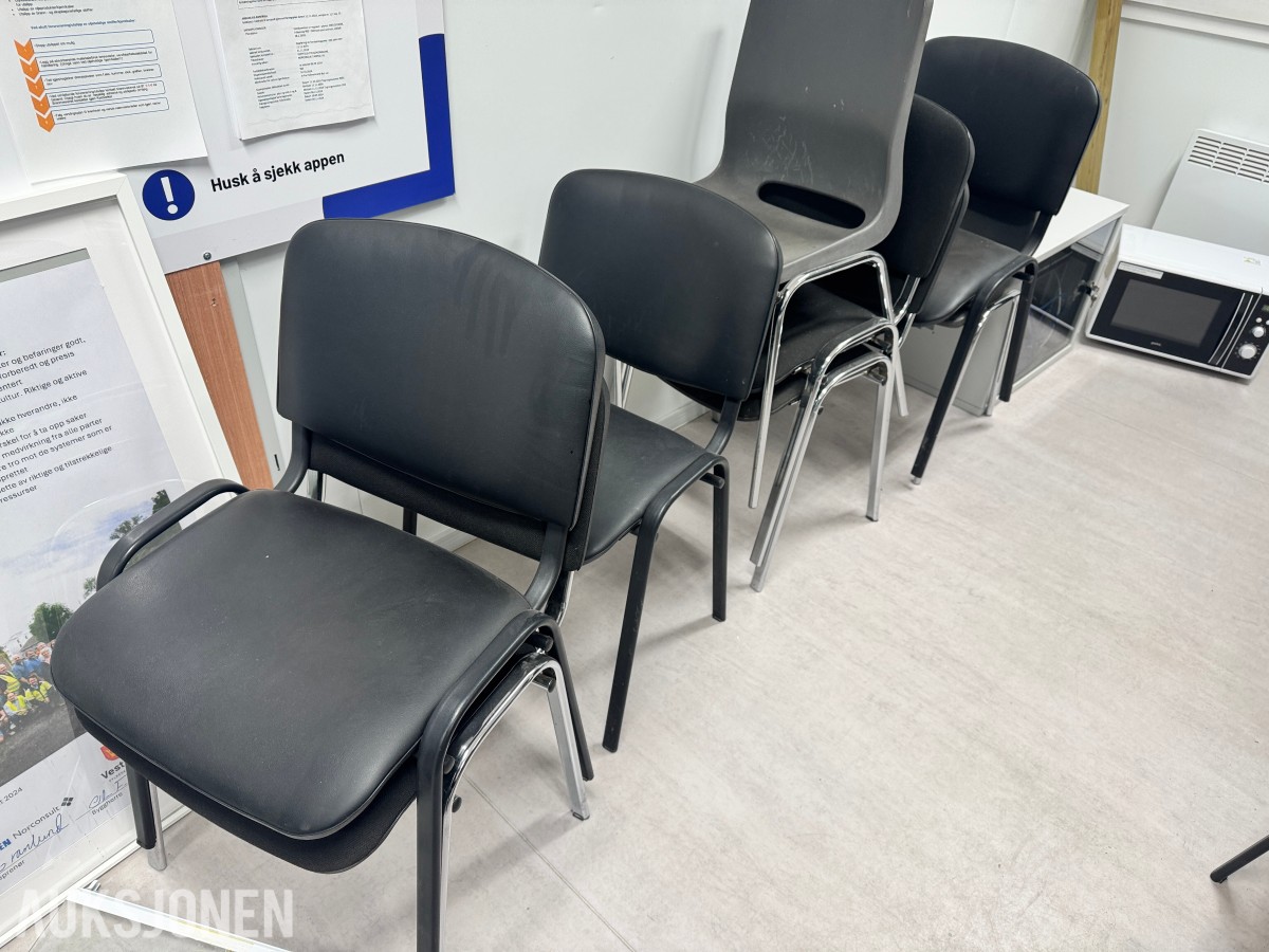Stort parti kontorutstyr pulter/bord/kontorstoler/kantinestoler