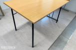 Stort parti kontorutstyr pulter/bord/kontorstoler/kantinestoler