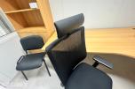 Stort parti kontorutstyr pulter/bord/kontorstoler/kantinestoler