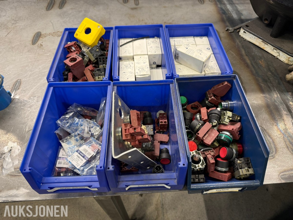 Parti GE/CEMA elektriske komponenter – trykknapper, kontaktblokker og bryterutstyr – 6 bokser