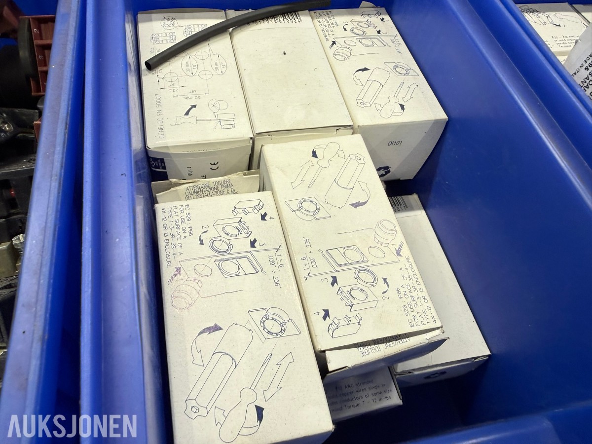 Parti GE/CEMA elektriske komponenter – trykknapper, kontaktblokker og bryterutstyr – 6 bokser