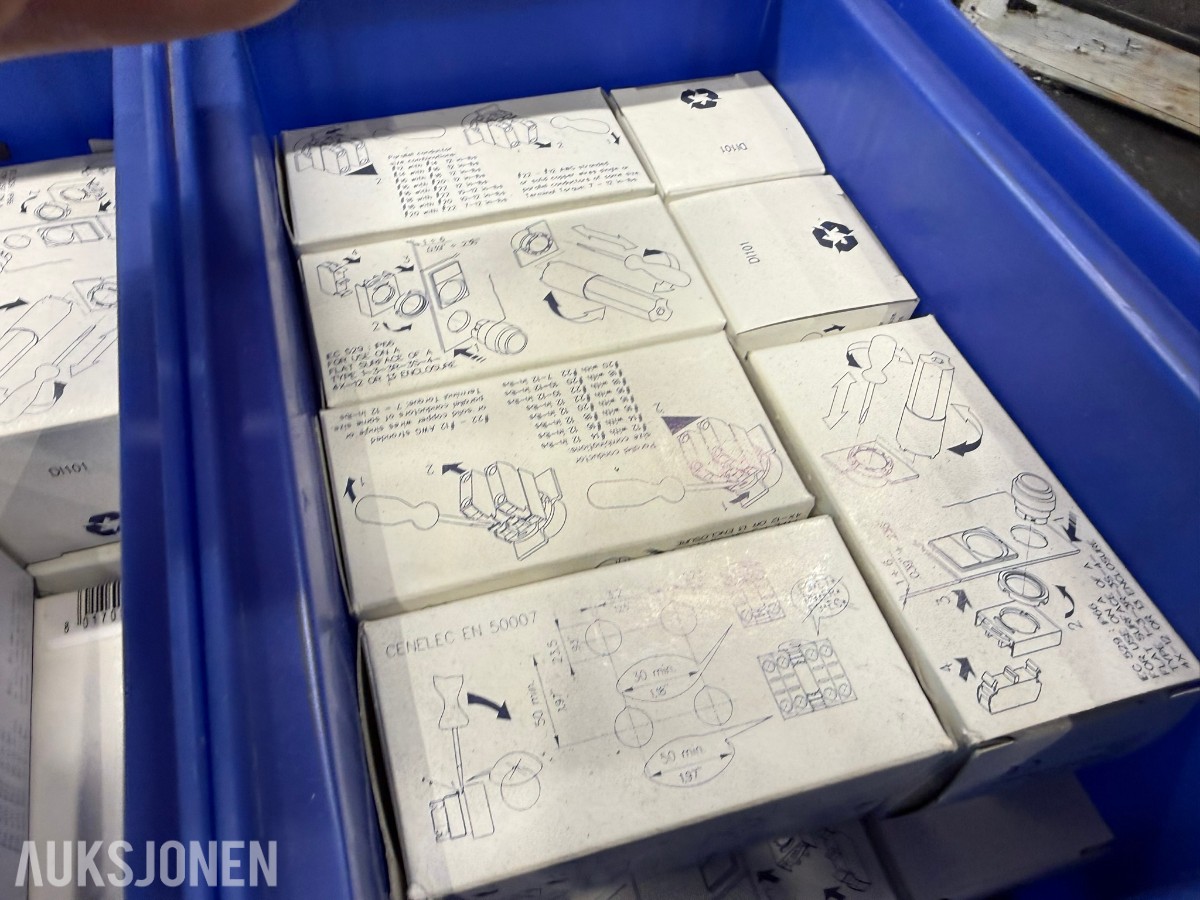 Parti GE/CEMA elektriske komponenter – trykknapper, kontaktblokker og bryterutstyr – 6 bokser