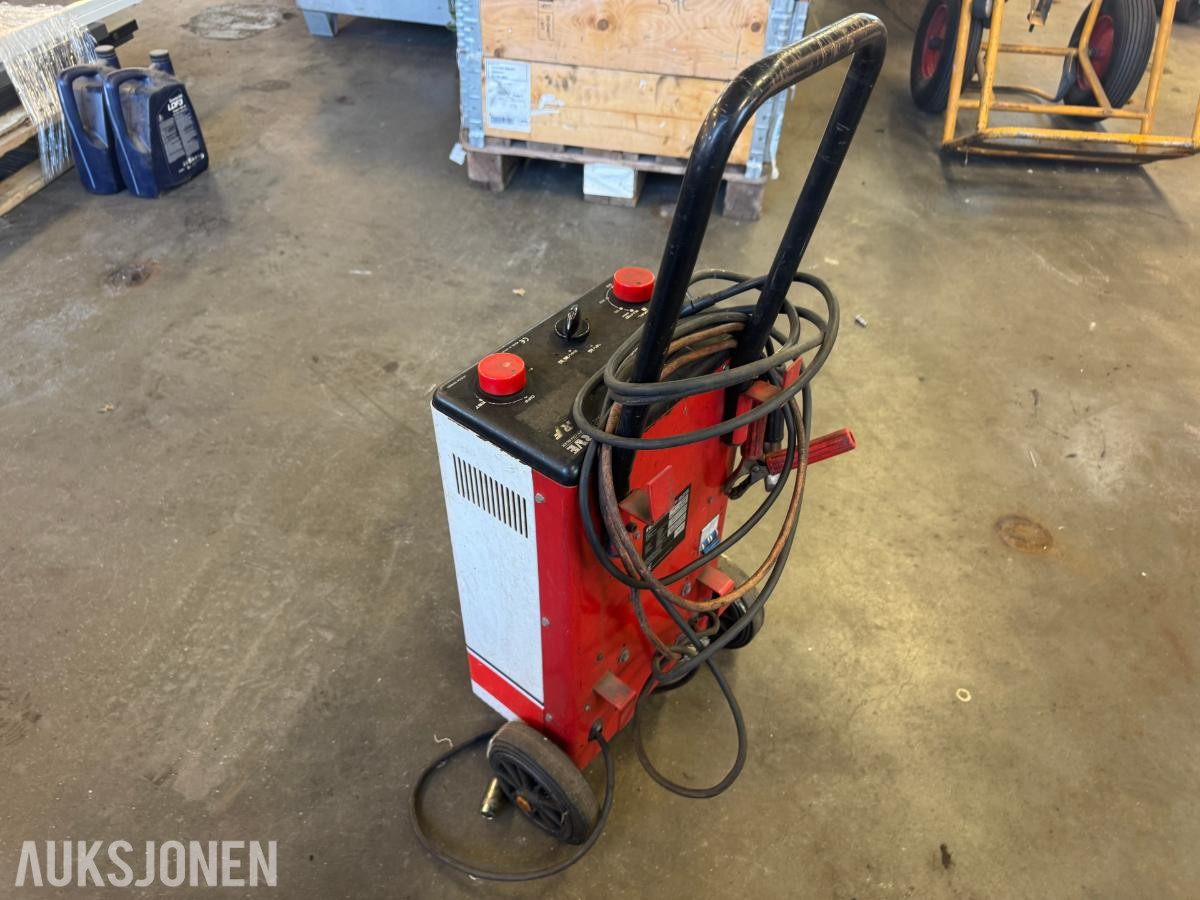 Ferve F-925 batterilader - startbooster på hjul