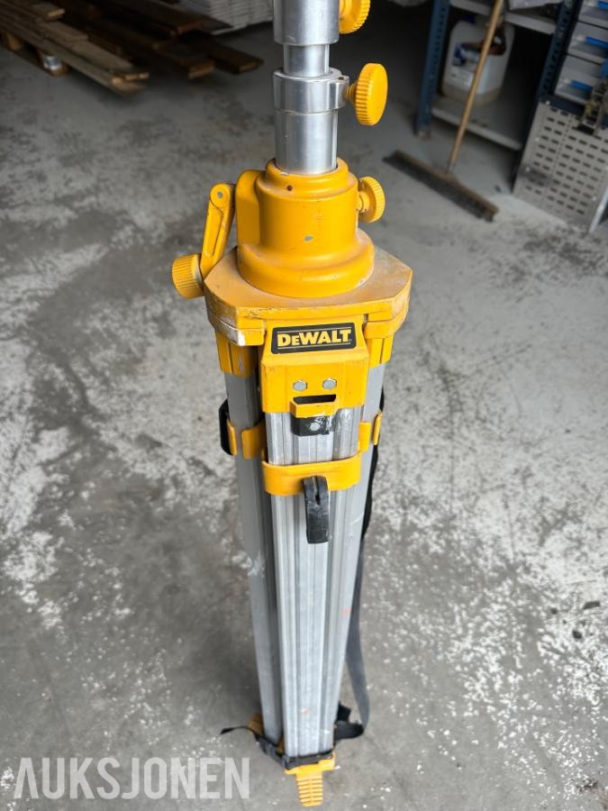 Spectra Preecision GL422N nivelleringslaser med justerbart stativ