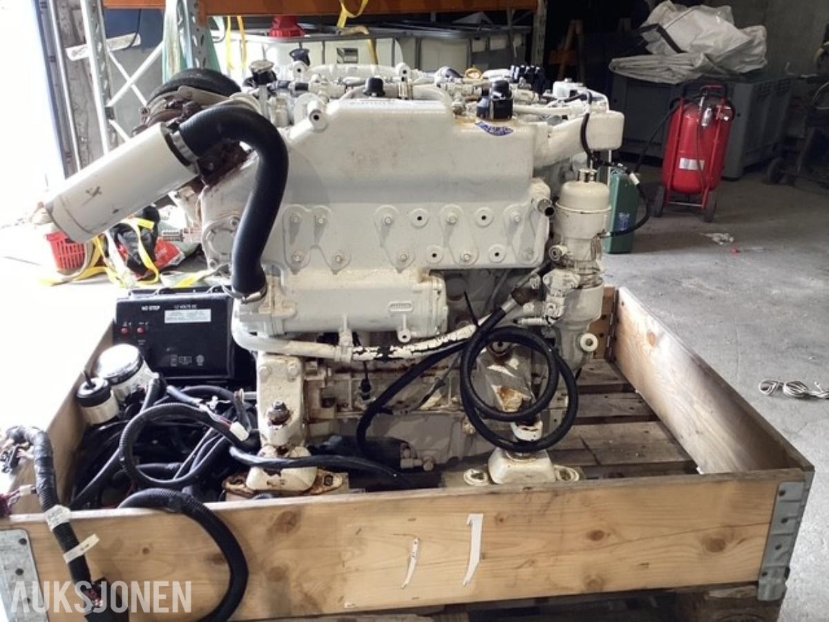 Cummins Mercruiser 150HK diesel båtmotor, gått ca 270 timer