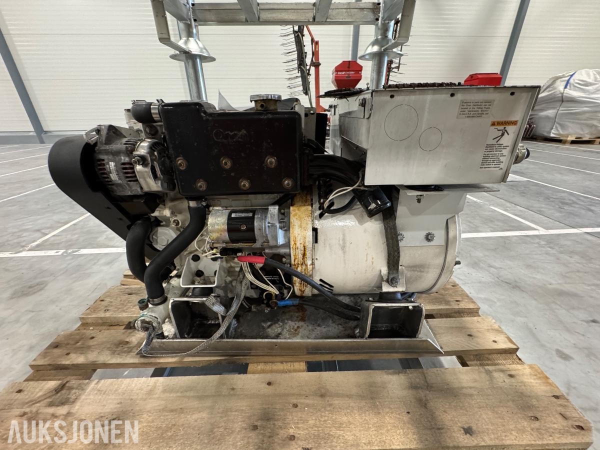 5 stk Cummins Onan 7kW båt generatorer
