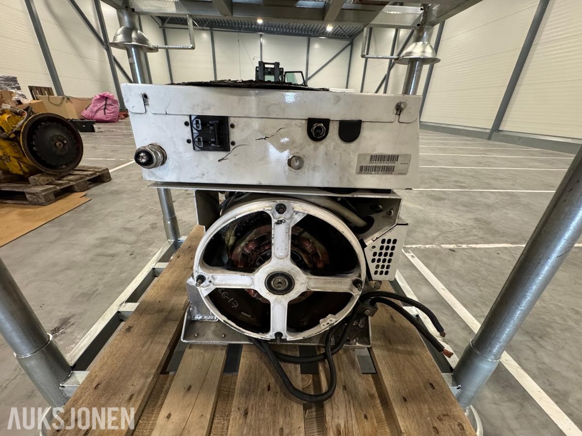 5 stk Cummins Onan 7kW båt generatorer