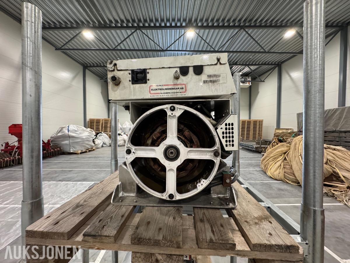5 stk Cummins Onan 7kW båt generatorer