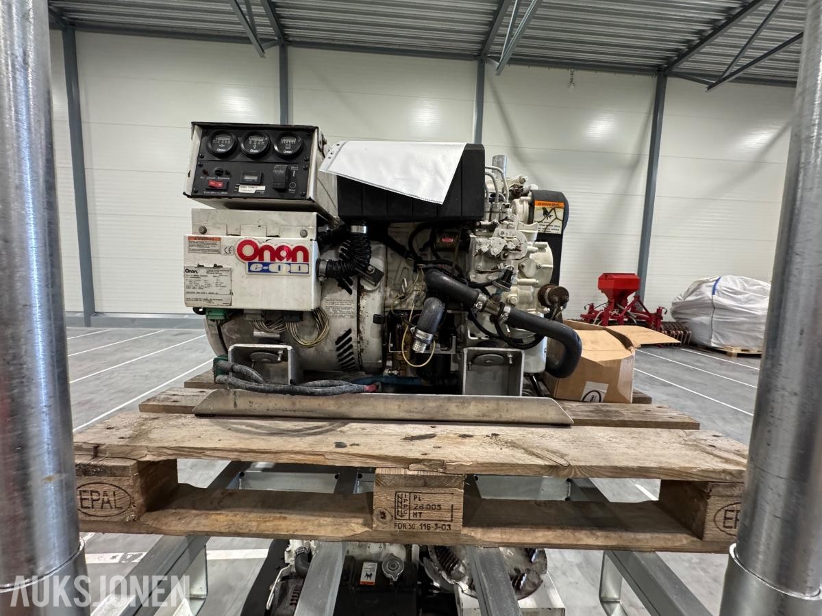 5 stk Cummins Onan 7kW båt generatorer