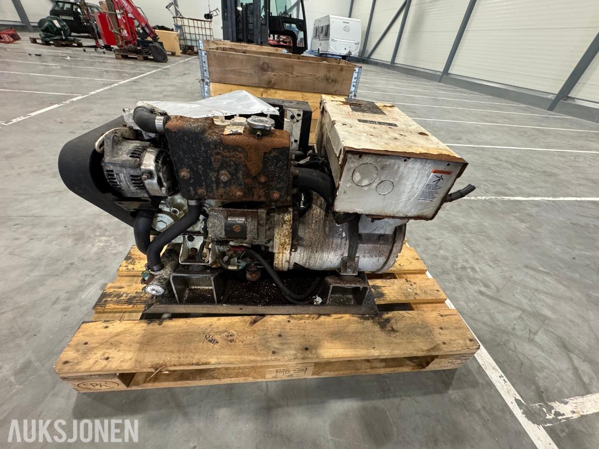 5 stk Cummins Onan 7kW båt generatorer