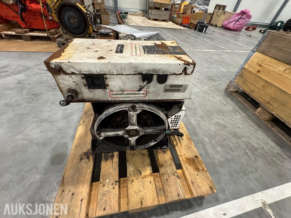 5 stk Cummins Onan 7kW båt generatorer