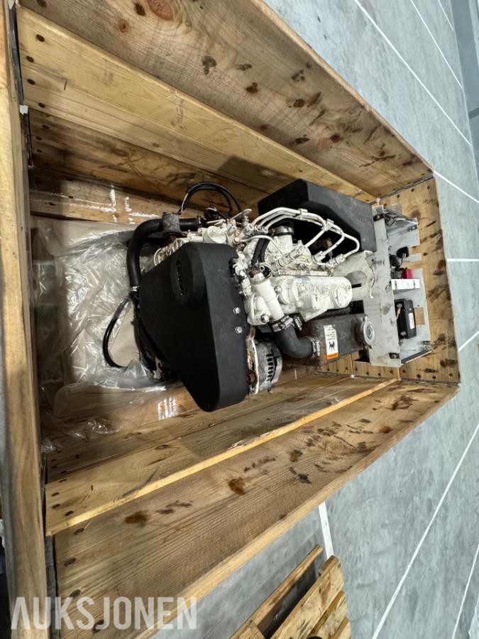 5 stk Cummins Onan 7kW båt generatorer