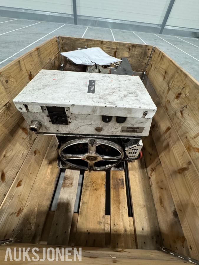 5 stk Cummins Onan 7kW båt generatorer