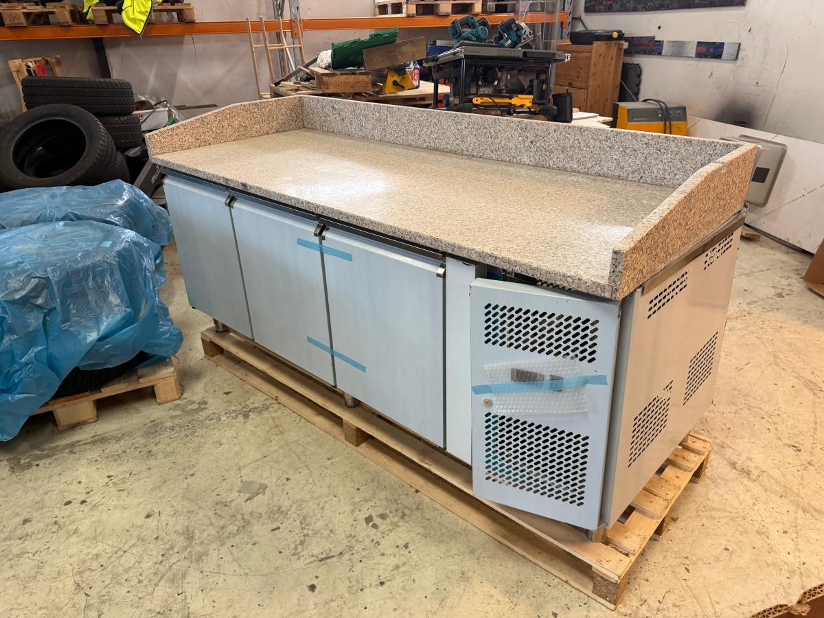 PZH3600TN Pizzakjølebenk – 3 dører – granittplate – 580 liter