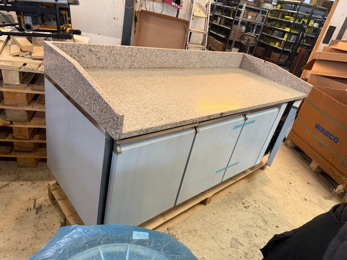PZH3600TN Pizzakjølebenk – 3 dører – granittplate – 580 liter