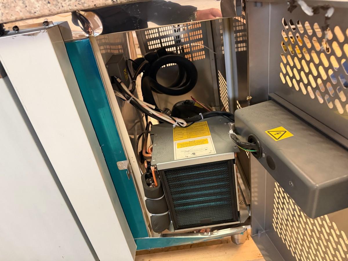 PZH3600TN Pizzakjølebenk – 3 dører – granittplate – 580 liter