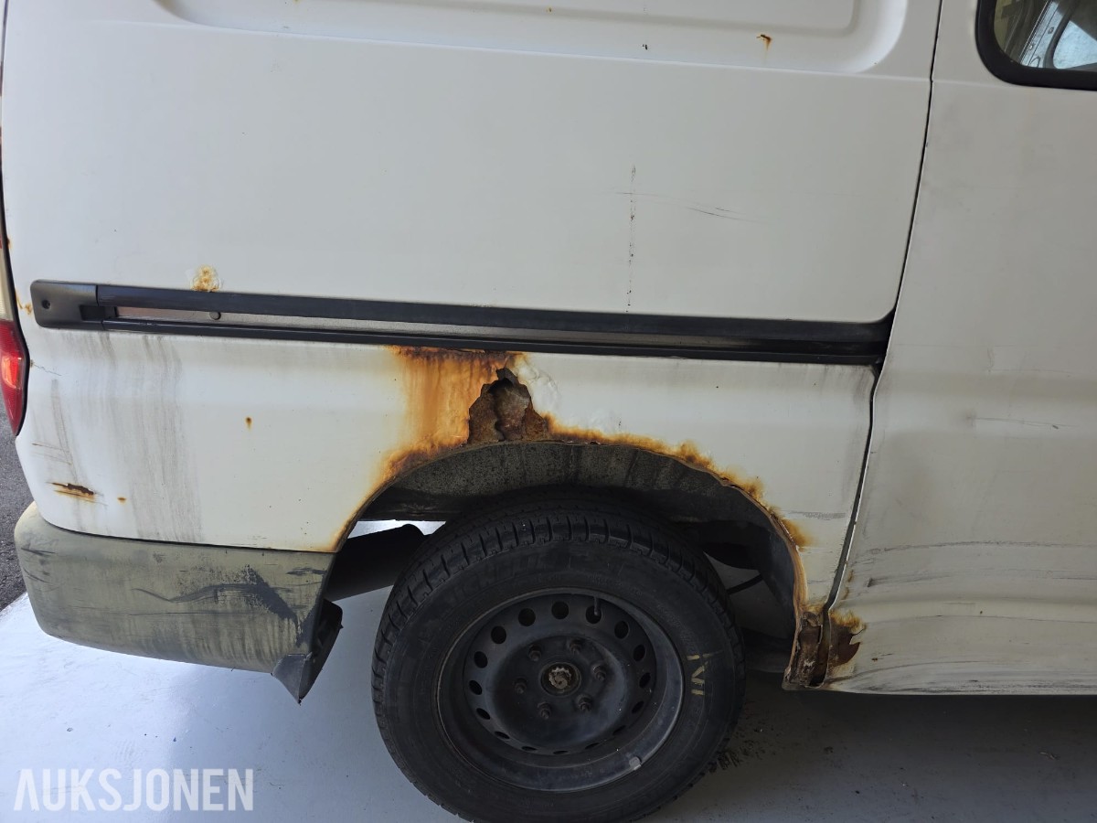 2006 TOYOTA HIACE 2.5-102 D MANUELL HENGERFESTE