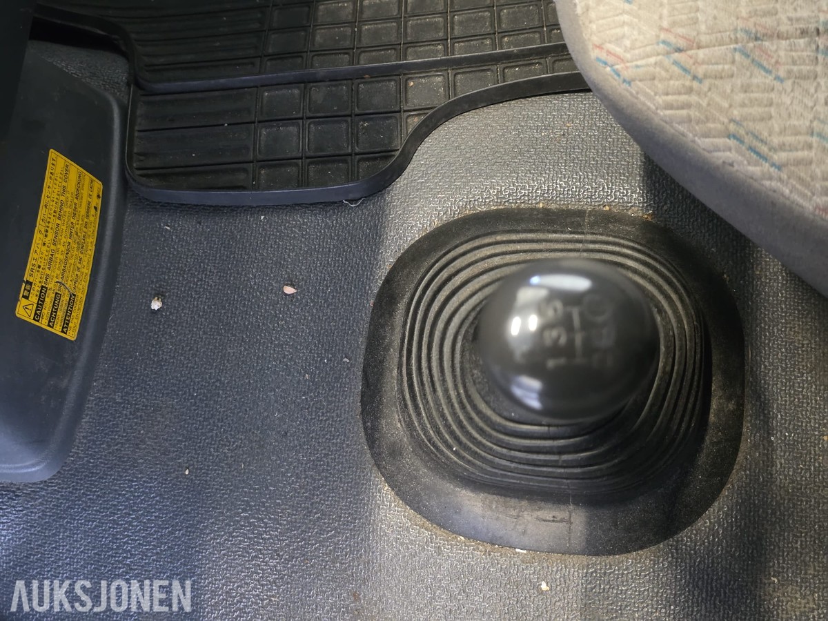 2006 TOYOTA HIACE 2.5-102 D MANUELL HENGERFESTE