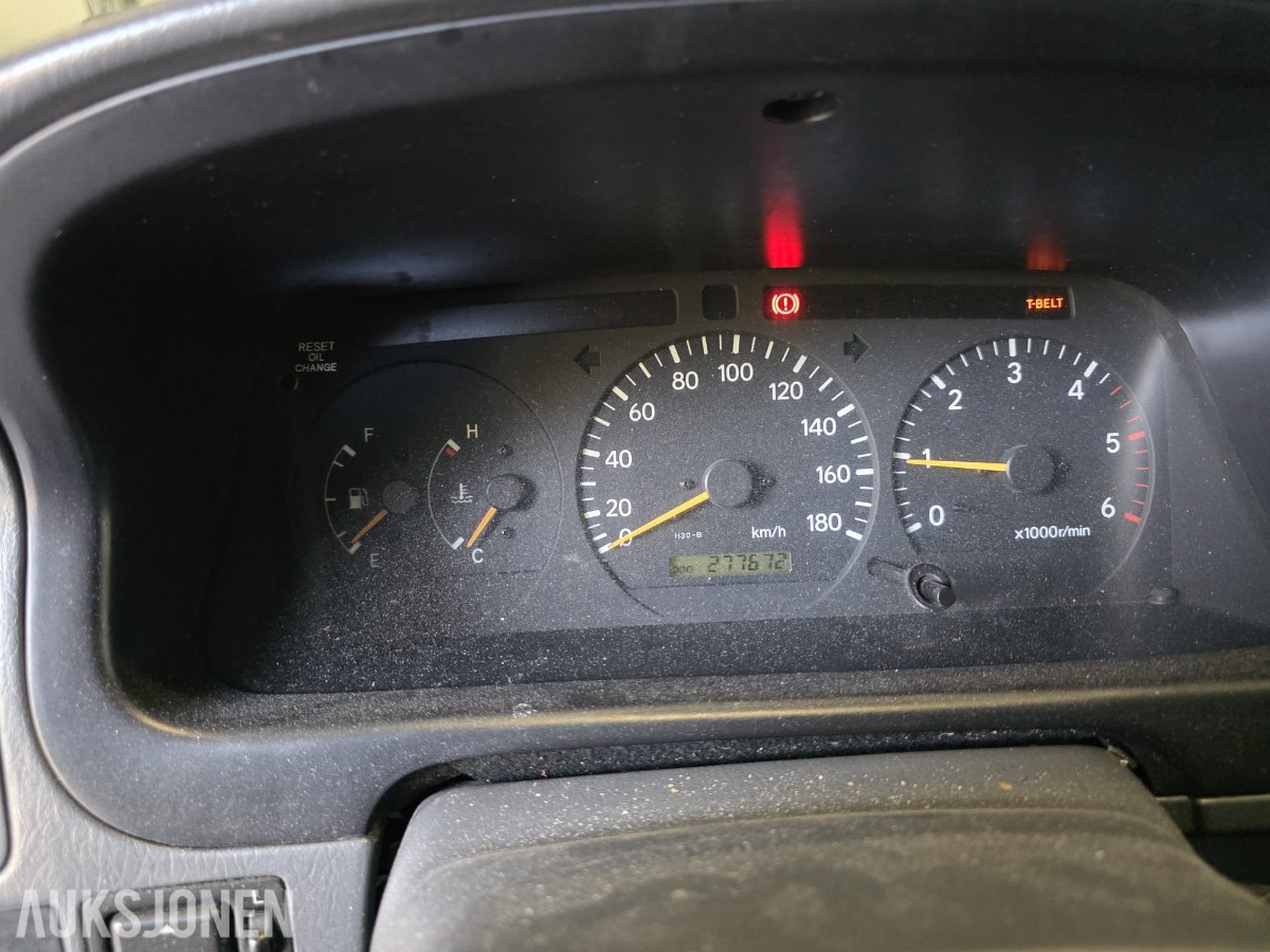 2006 TOYOTA HIACE 2.5-102 D MANUELL HENGERFESTE