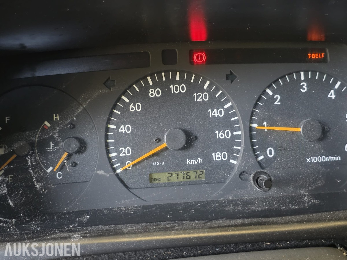 2006 TOYOTA HIACE 2.5-102 D MANUELL HENGERFESTE