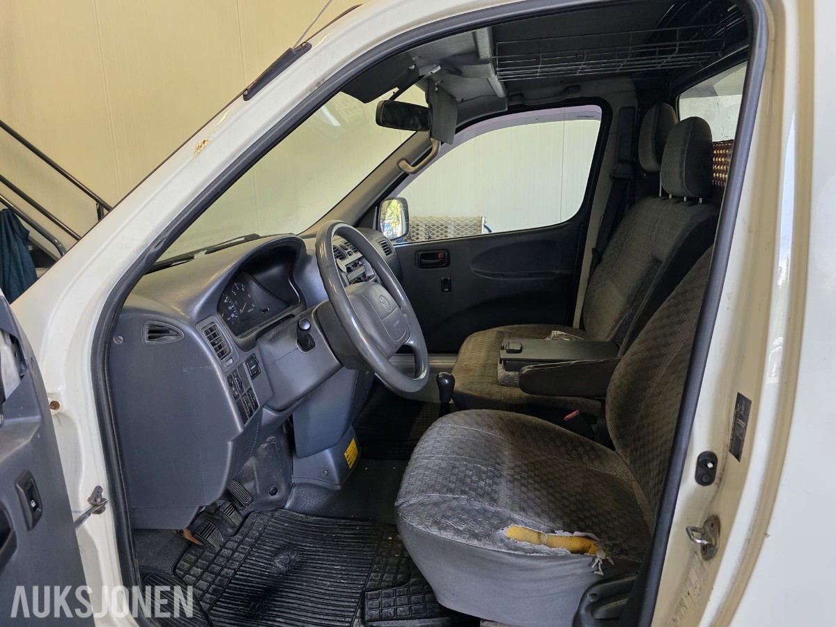 2006 TOYOTA HIACE 2.5-102 D MANUELL HENGERFESTE