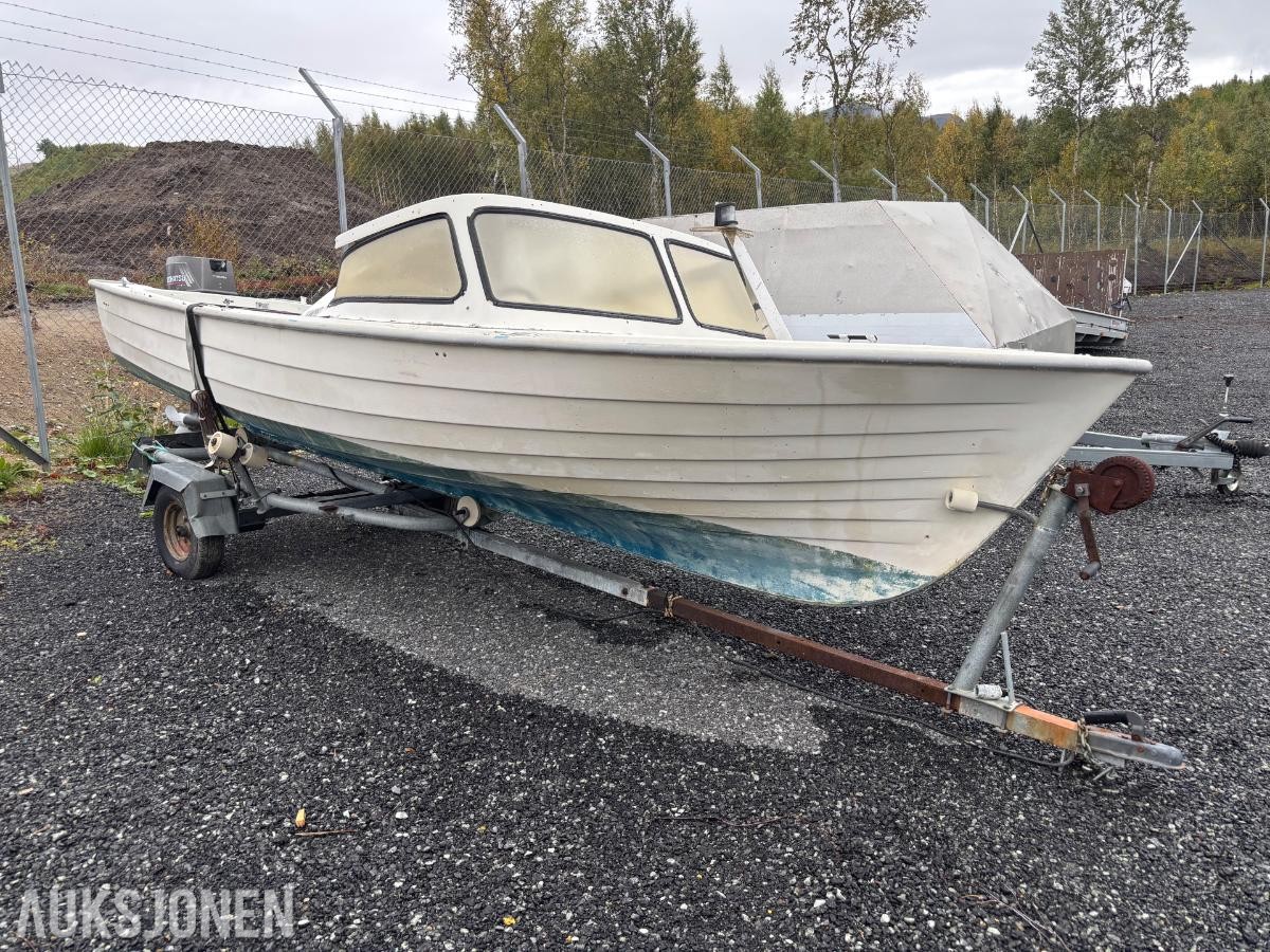 1980 Rana 17 med 30hk Tohatsu motor og båthenger