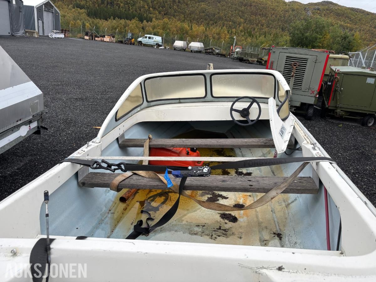 1980 Rana 17 med 30hk Tohatsu motor og båthenger